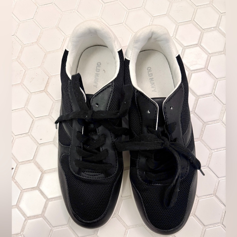 Old Navy Women’s Sneakers Black & White 8 - Picture 2 of 6